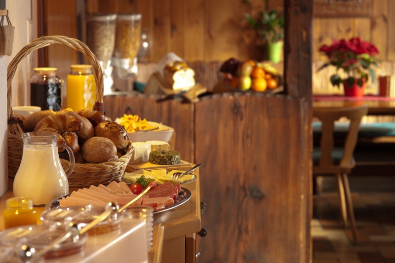 boulangerie-COLLOBRIERES-min_breakfast_buffet_food_restaurant_meal_hotel_plate_fresh-718745