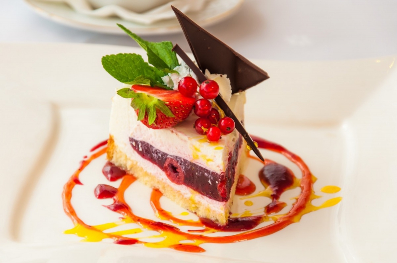 boulangerie-COLLOBRIERES-min_the_cake_dessert_eating_bun_colorful_sweet_dish_taste_cake_with_cream-941034